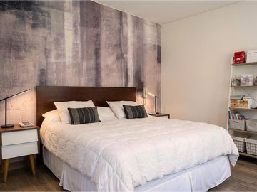 Depto con 450 M2 de Jardín y piscina privados.