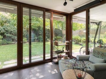 Depto con 450 M2 de Jardín y piscina privados.