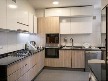 Depto con 450 M2 de Jardín y piscina privados.