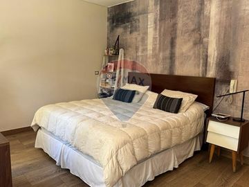 Depto con 450 M2 de Jardín y piscina privados.