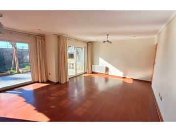 Exclusiva Casa con Vista a la Laguna!