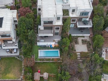 Venta de Casa! 4D + 4B, Jardín Piscina y Más..
