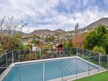 Venta de Casa! 4D + 4B, Jardín Piscina y Más..