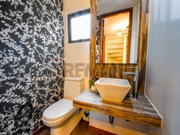 Venta de Casa! 4D + 4B, Jardín Piscina y Más..