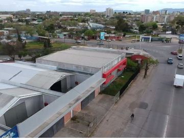Local con bodega en Avenida Lircay.