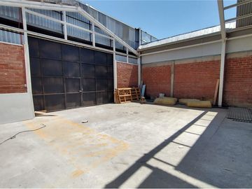 Local con bodega en Avenida Lircay.