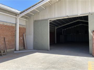 Local con bodega en Avenida Lircay.