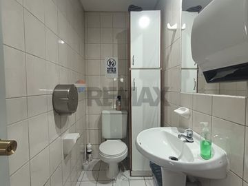 Oficina en Arriendo! (Metro Santa Lucia)