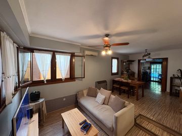 VENTA CASA CON PILETA CASTELAR NORTE