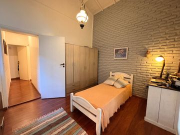 VENTA CASA CON PILETA CASTELAR NORTE
