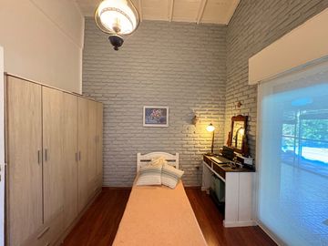 VENTA CASA CON PILETA CASTELAR NORTE