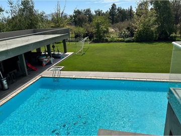 Amplia casa-Las Brisas Chicureo-Cancha La Montaña