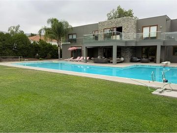 Amplia casa-Las Brisas Chicureo-Cancha La Montaña