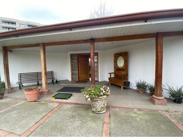 SE VENDE EXCLUSIVA CASA CENTRAL EN CURICO, 400 M2
