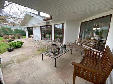 SE VENDE EXCLUSIVA CASA CENTRAL EN CURICO, 400 M2