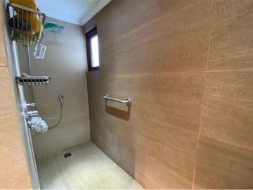 SE VENDE EXCLUSIVA CASA CENTRAL EN CURICO, 400 M2
