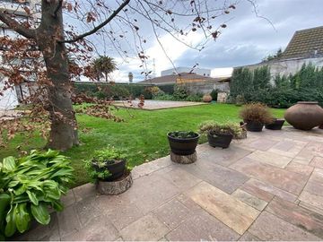 SE VENDE EXCLUSIVA CASA CENTRAL EN CURICO, 400 M2
