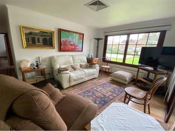 SE VENDE EXCLUSIVA CASA CENTRAL EN CURICO, 400 M2