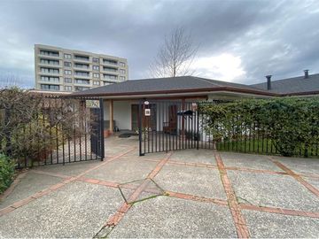 SE VENDE EXCLUSIVA CASA CENTRAL EN CURICO, 400 M2