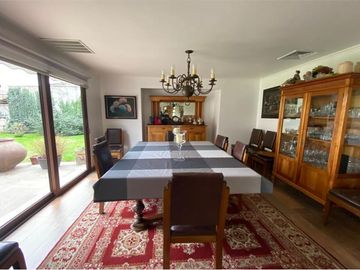 SE VENDE EXCLUSIVA CASA CENTRAL EN CURICO, 400 M2