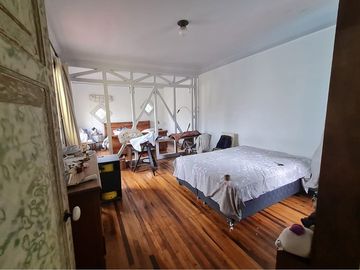 CASONA 1920, BARRIO ITALIA | AMPLITUD Y CARACTER