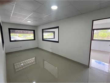 Se arriendan bodegas 510 m2, y 492 m2 como nuevas