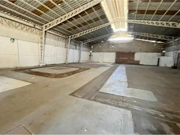 ARRIENDA BODEGA 682 M2 AV. CANCHA RAYADA TALCA