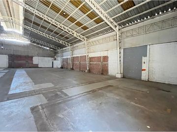 ARRIENDA BODEGA 682 M2 AV. CANCHA RAYADA TALCA