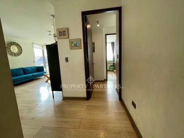 Se vende amplio y cómodo departamento con 2 estacionamientos.