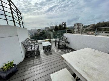 Se vende amplio y cómodo departamento con 2 estacionamientos.