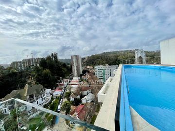 Se vende amplio y cómodo departamento con 2 estacionamientos.
