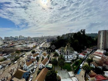 Se vende amplio y cómodo departamento con 2 estacionamientos.