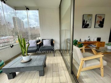 Se vende amplio y cómodo departamento con 2 estacionamientos.