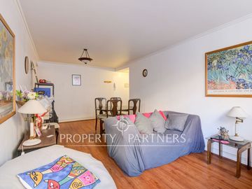 Cómodo y cálido departamento ubicado en excelente sector residencial
