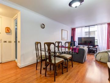 Cómodo y cálido departamento ubicado en excelente sector residencial
