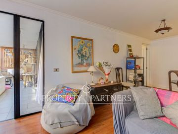 Cómodo y cálido departamento ubicado en excelente sector residencial