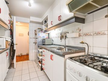 Cómodo y cálido departamento ubicado en excelente sector residencial