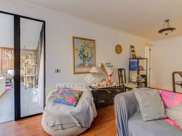Cómodo y cálido departamento ubicado en excelente sector residencial