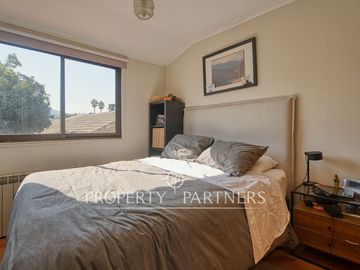 Casa de 4 Dormitorios en Venta | Amplios Espacios, Quincho y Frente a Plaza