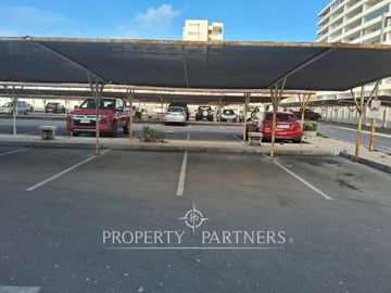 Amplio departamento con 5 estacionamientos en Edificio Neohaus