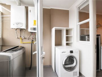 En Venta Amplio Dpto De 4 Dorm.  En Las Condes