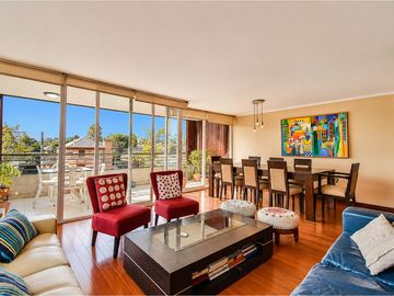 En Venta Amplio Dpto De 4 Dorm.  En Las Condes