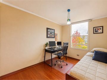 En Venta Amplio Dpto De 4 Dorm.  En Las Condes