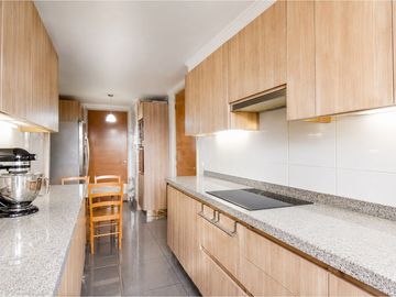 En Venta Amplio Dpto De 4 Dorm.  En Las Condes