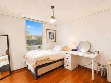 En Venta Amplio Dpto De 4 Dorm.  En Las Condes