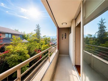 En Venta Amplio Dpto De 4 Dorm.  En Las Condes
