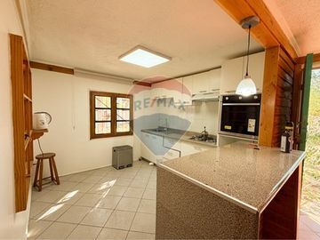 Parcela con casa luminosa y gran terreno