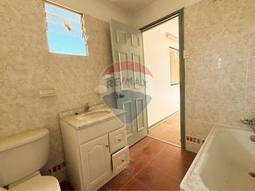 Parcela con casa luminosa y gran terreno
