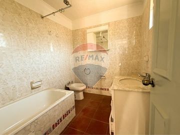 Parcela con casa luminosa y gran terreno