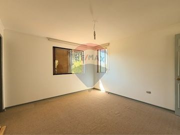 Parcela con casa luminosa y gran terreno